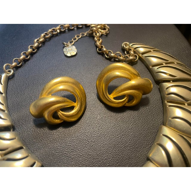 MCM Jewelry Marriage Hollywood Golden Age Matte Gold Collar Necklace and Earrrigs. For Sale In South Bend - Image 6 of 10