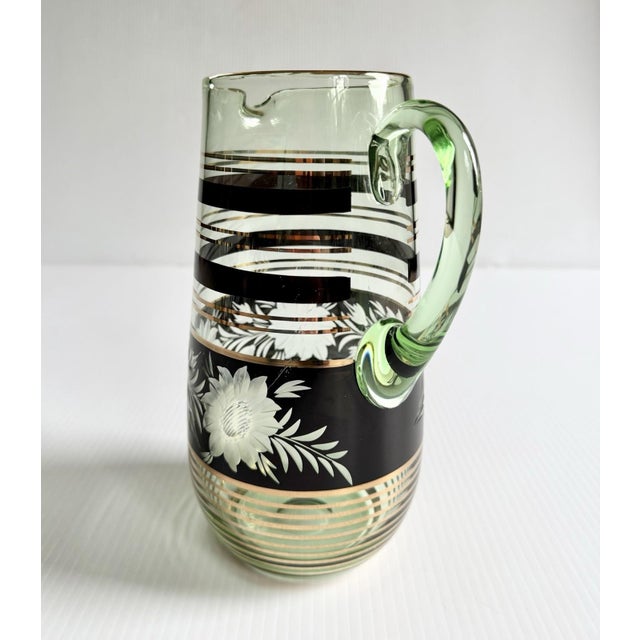 Bold yet elegant design. Feels sturdy but not too heavy for actual use.