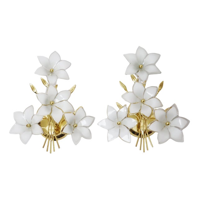 Italian Hollywood Regency Wall Lights with White Flowers, 1980s, Set of 2 For Sale