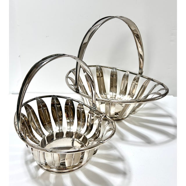 Vintage Silverplate Swing Handle Basket Set – Footed Openwork Serving Baskets – Mid Century Tabletop / Fruit / Bread Display For Sale - Image 4 of 10