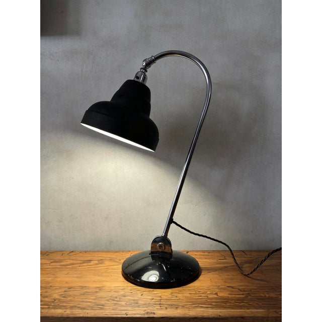 An original bl2 table lamp by bestlite. Designed by robert dudley best in the 1930s. in very good condition. Cleaned,...
