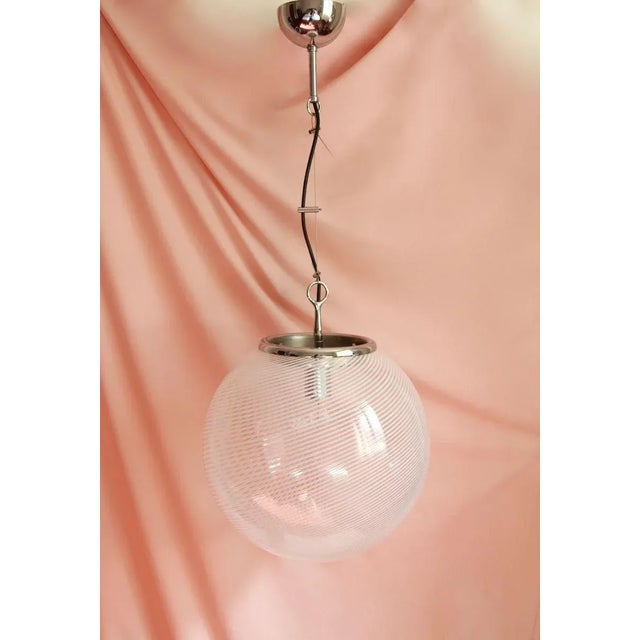 Sospesa is a breathtaking ceiling lamp realised in the early 60s by the luxurious glass company Venini (Murano) in the...