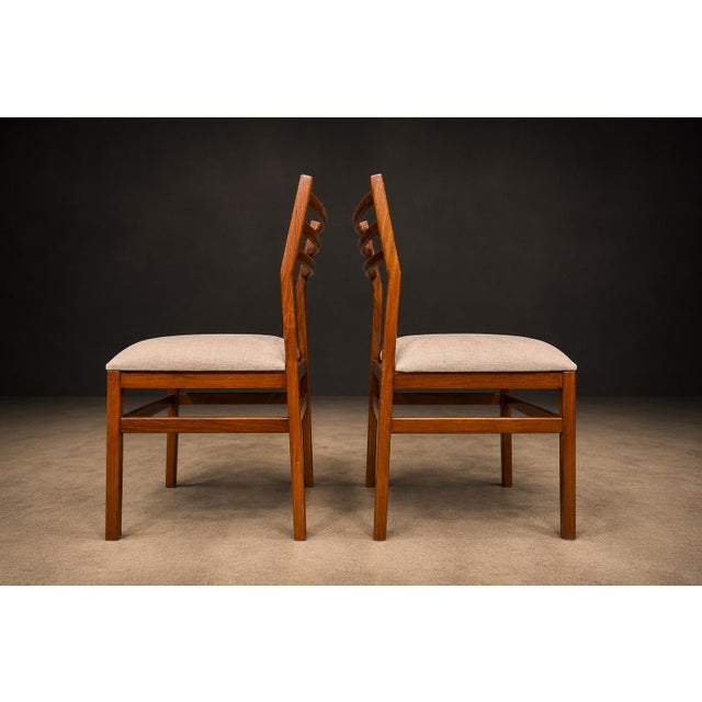 Wood Brazilian Modern Set of Eight Chairs in Caviuna Wood & Linen, Alexandre Rapoport, 1960s For Sale - Image 7 of 16