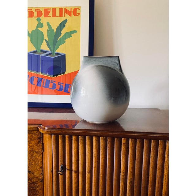 Large modern spherical ceramic vase, shades of white / blue / grey Franco Bucci (Colbordolo, 1933 - Pesaro, 2002),...