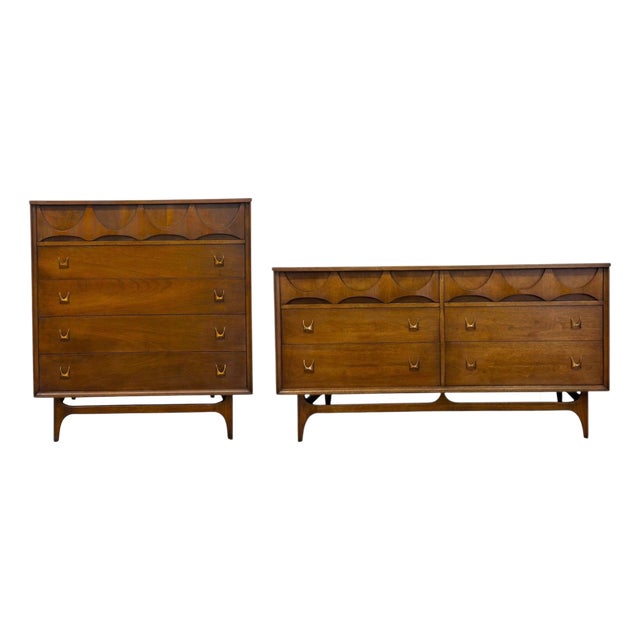 Vintage Mid Century Modern Broyhill Brasilia Walnut Bedroom Set – 6-Drawer Dresser & Highboy Chest For Sale