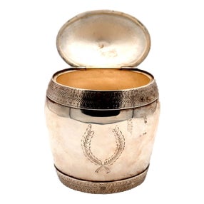 Silver Tea Box with Reliefs and Knob on the Lid For Sale