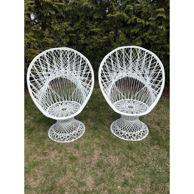 White 1970s Vintage Russel Woodward Spun Fiberglass Outdoor Peacock Chair For Sale - Image 8 of 12