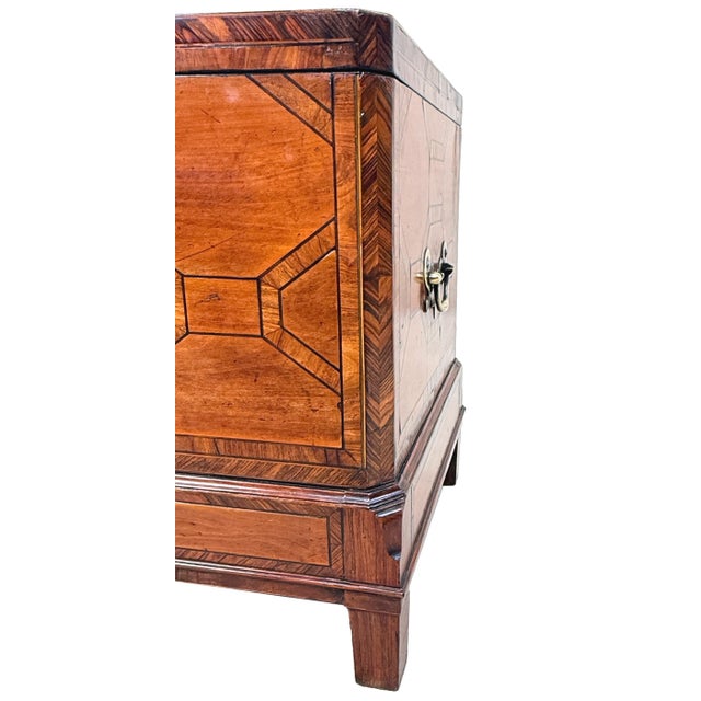 Cellarettes were designed specifically for the storage of bottles and decanters and became increasingly fashionable in...