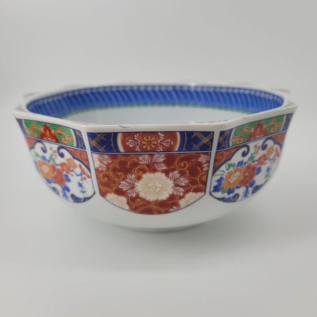 This elegant porcelain bowl is a classic example of Japanese Arita ware, featuring the timeless "Sometsuke" (blue and...