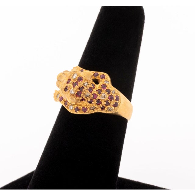 Contemporary 18k Yellow Gold Ruby Diamond Emerald Leopard-Form Ring For Sale - Image 3 of 9