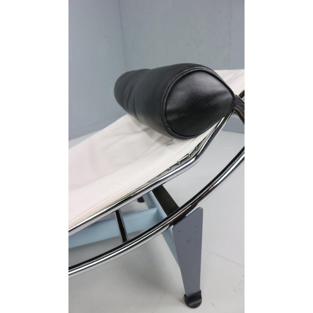 White Leather LC4 Chaise Longue by Le Corbusier for Cassina, 1960s For Sale - Image 13 of 18