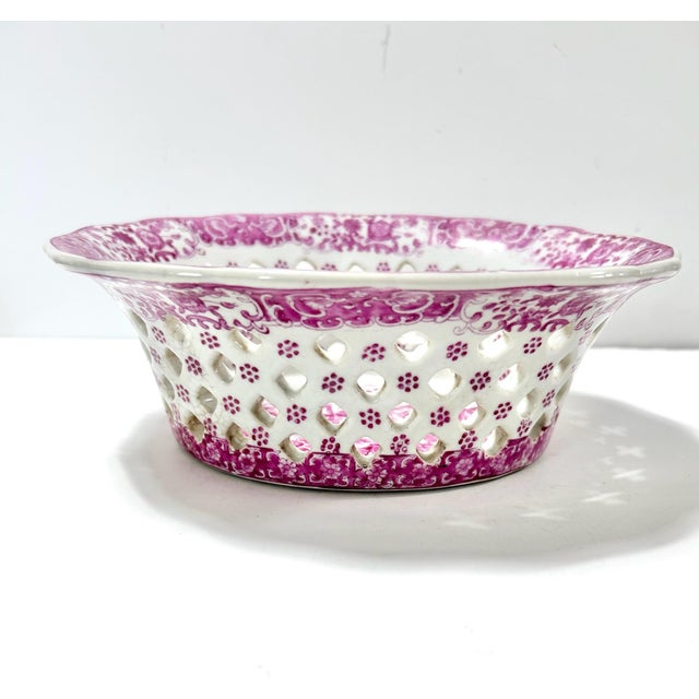 Ceramic Vintage Pink Chinoiserie Reticulated Porcelain Centerpiece Bowl / Decorative Fruit Bowl For Sale - Image 7 of 10