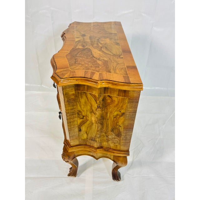 Italian Vintage Walnut Bombe Chest With Sculpted Legs For Sale - Image 9 of 18