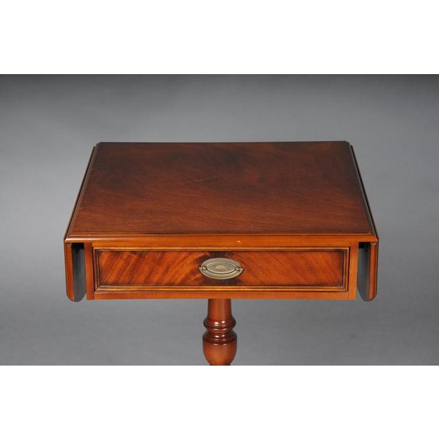 English Side Table in Mahogany For Sale - Image 4 of 18