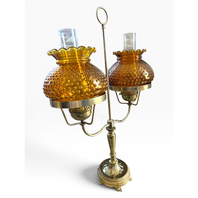 Hollywood Regency Large Vintage Deena Products Co. #267 Brass Twin-Arm Hurricane Lamp With Amber Hobnail Glass For Sale - Image 3 of 8