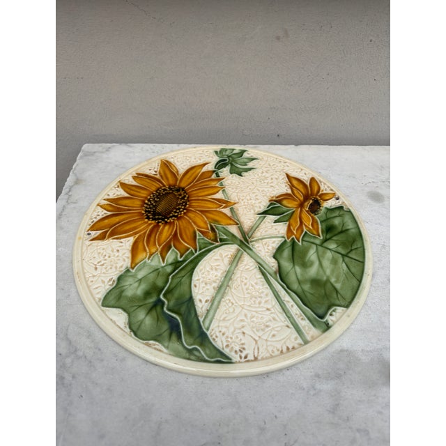 Large Majolica Sunflower Platter Villeroy & Boch, circa 1920 Diameter / 11 inches.
