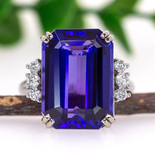 12cts Statement Tanzanite Ring with Natural Diamond Accents in 14k Gold Em 16x12mm, Size 6.75 For Sale - Image 4 of 7
