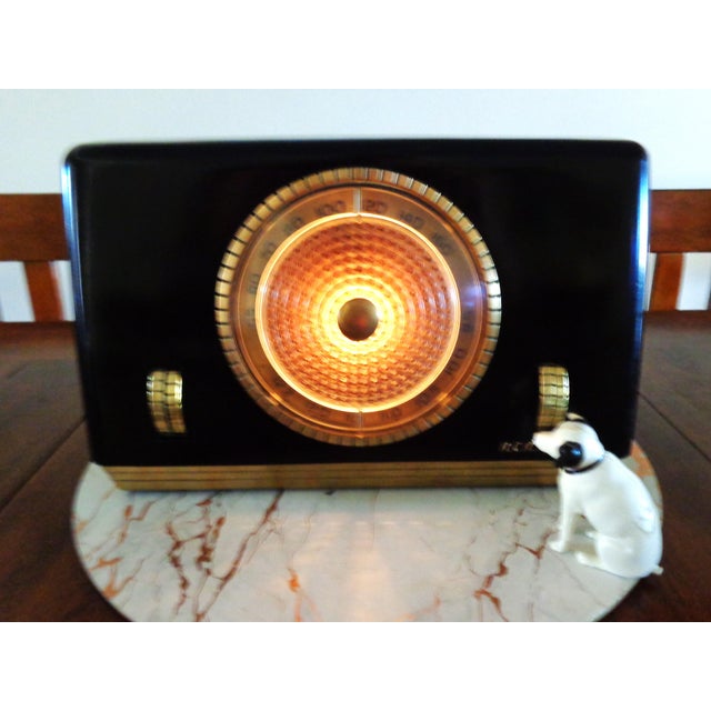 Art Deco Unique Antique 1948 Rca Victor Bakelite Radio For Sale - Image 3 of 6