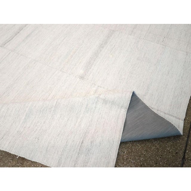 Galerie Shabab Collection Mid-20th Century Handmade Turkish Flatweave Kilim Room Size Carpet For Sale - Image 9 of 10