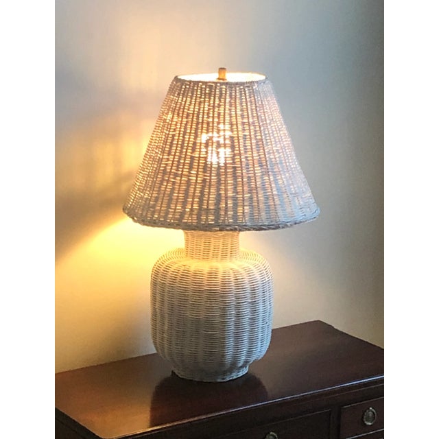 White Vintage White Wicker Table Lamp & Original Shade For Sale - Image 8 of 13