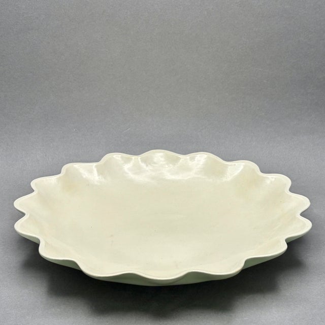 Ceramic Vintage Red Wing Pottery Beige and Chartreuse Ruffled Console Bowl For Sale - Image 7 of 10