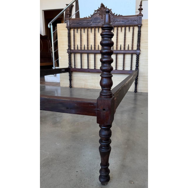 Early 20th Carved Medallions Queen Size Bed, Original Four Poster Lisbon Bed For Sale - Image 14 of 18