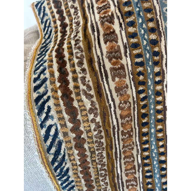 2020s Clarence House "Montague" Epinglé Velvet – 15 Yard Bolt in Brown/Indigo For Sale - Image 5 of 7