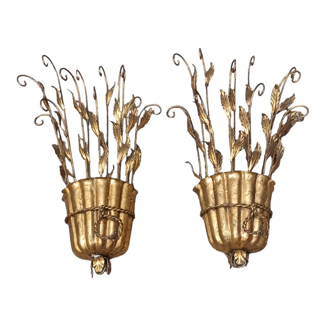 Vintage Pair of Italian Hollywood Regency Gilt Wall Sconces For Sale