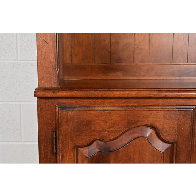 Ethan Allen French Provincial Louis XV Solid Maple Bookcase or Display Cabinet For Sale In South Bend - Image 6 of 13