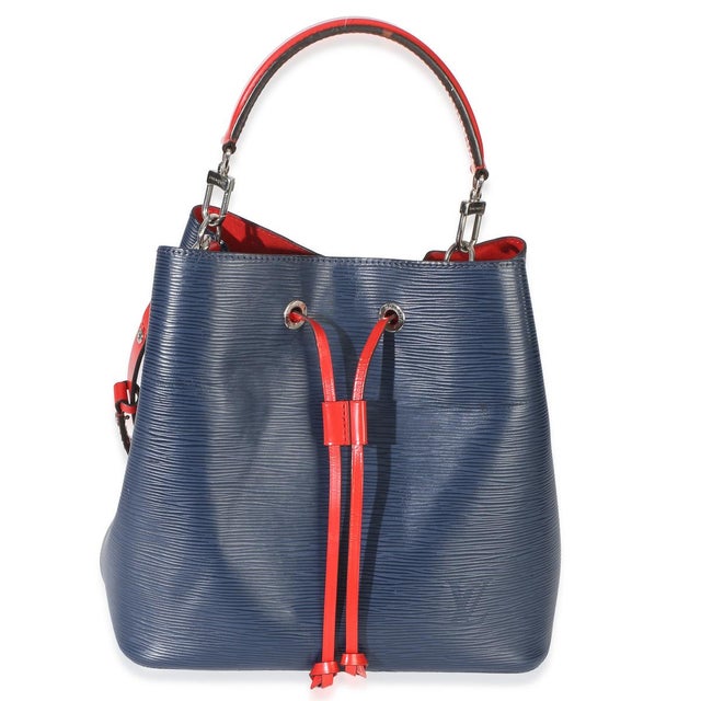 Item #: 153962 Exterior Material: Leather Size: MM Interior Material: Microfiber Dimensions: 9.5 x 9.5 x 6.25 in Features...