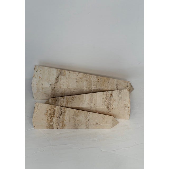 1970s F.lli Fratelli Mannelli Italian Rapolano Travertine Obelisks - A Set of 3 For Sale - Image 12 of 12