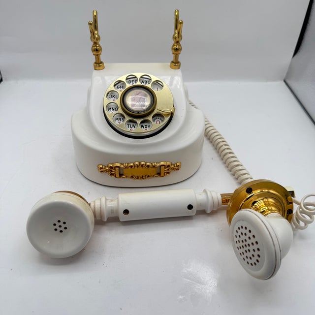 Vintage 1980s White & Gold Victorian Style Rotary Dial Telephone, Made in Japan For Sale In New York - Image 6 of 9