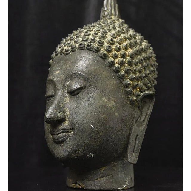 Antique Thai Bronze Head of the Walking Buddha, Sukhothai Tradition For Sale - Image 4 of 12