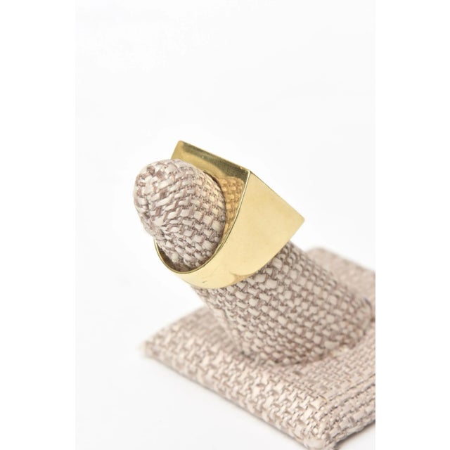 Gold Vintage Italian 18k Gold, Onyx and Mother of Pearl Geometric Ring, Size 7 For Sale - Image 8 of 9