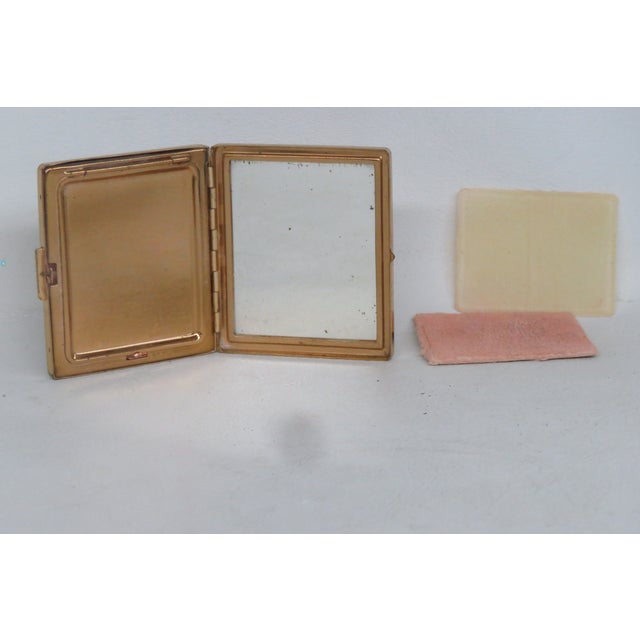 Flato Gold Tone Lucky Clover Pattern Compact VTG Mirrored Powder Case 4762b For Sale In Miami - Image 6 of 17