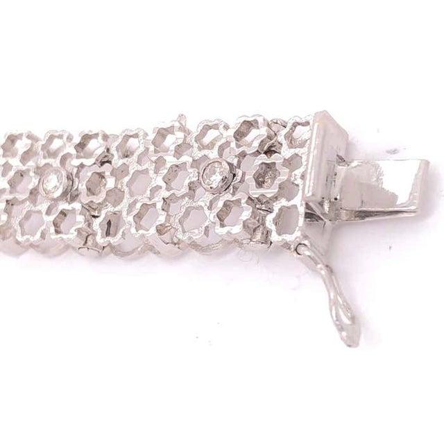 14 Karat White Gold Contemporary Bracelet With Round Diamonds For Sale In New York - Image 6 of 10