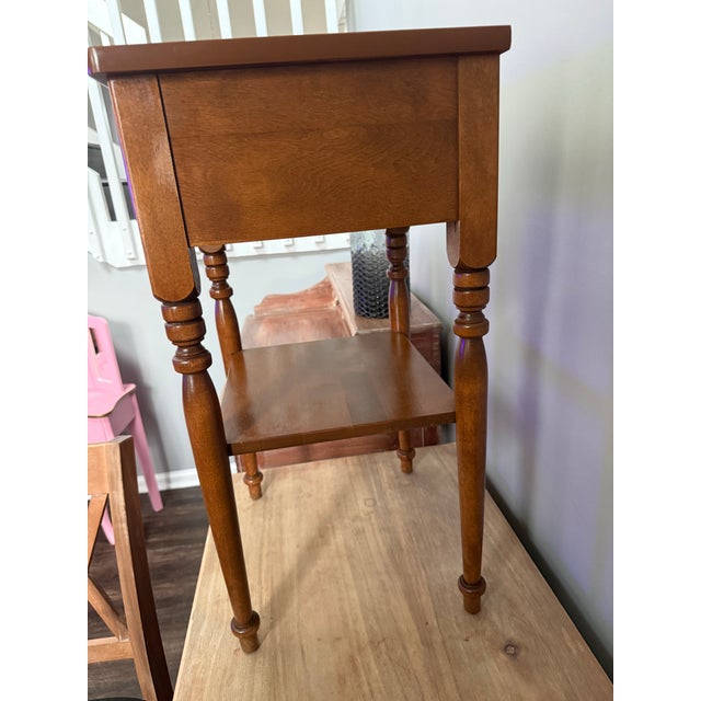 Mid 20th Century Ethan Allen by Baumritter Heirloom Collection Night Stand / Side Table For Sale - Image 10 of 11
