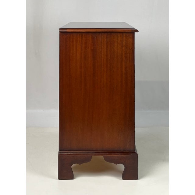 Vintage White Furniture Co. Chippendale Style Inlaid Mahogany 4-Drawer Nightstand / Bachelor Chest For Sale - Image 11 of 17