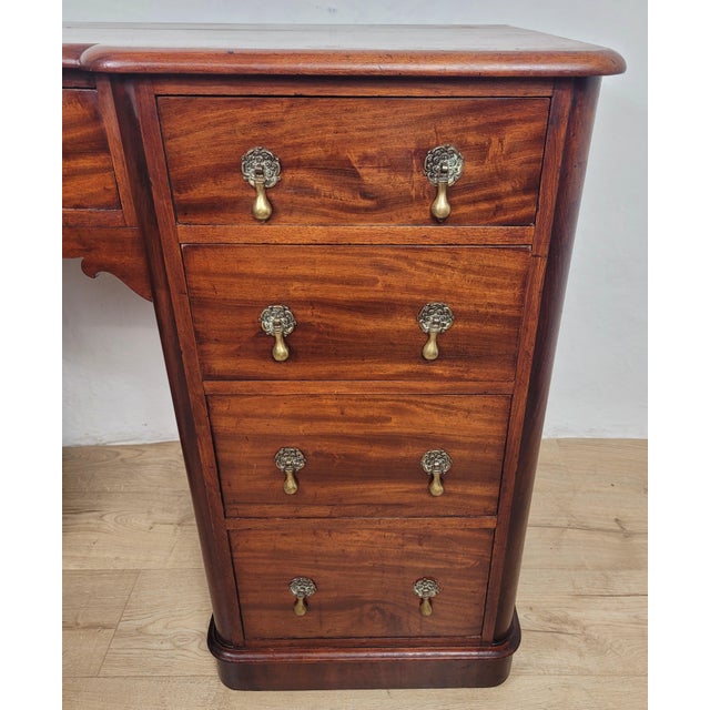Brown English Victorian Writing Desk in Mahogany, 1890 For Sale - Image 8 of 18
