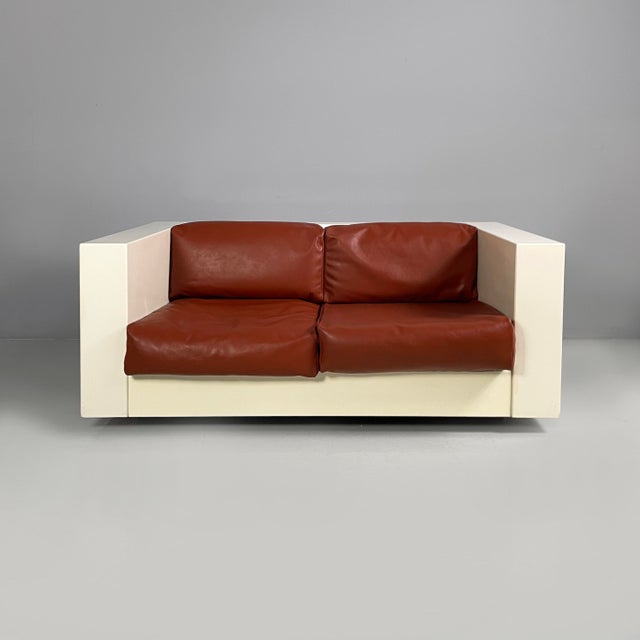 Italian modern white wood and brown leather sofa Saratoga by Massimo and Lella Vignelli for Poltronova, 1980s Two seater...