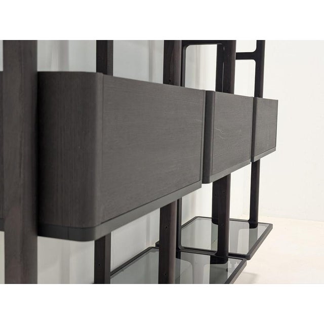 The Lexington system has strong architectural connotations.‎ It is characterized by wall-mounted and floor-to-ceiling,...