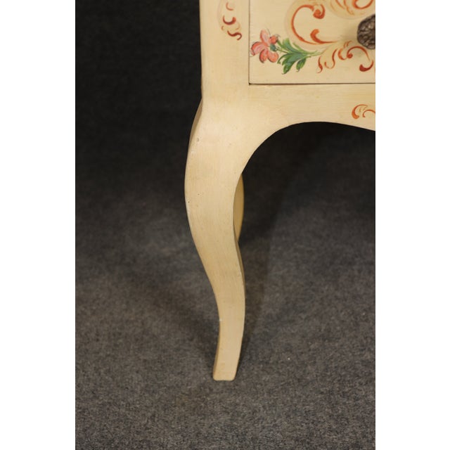 1950's Pair of Italian Venetian Style Creme Paint Decorated and Gilt Nightstands For Sale - Image 12 of 13