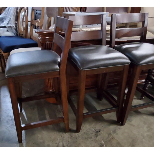 Thomasville Furniture Studio 1904 Cherry Low Ladder Back Leather Bar