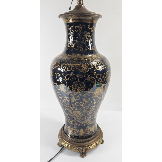 Chinoiserie 19th Century Chinese Mirror Black and Gilt Decorated Table Lamp For Sale - Image 3 of 10