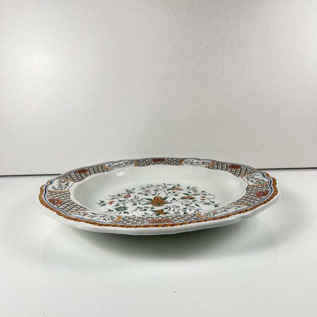 Semi-Hollow Round Dish with Rouen Sainfoin Pattern from Gien, 1990 For Sale - Image 3 of 8