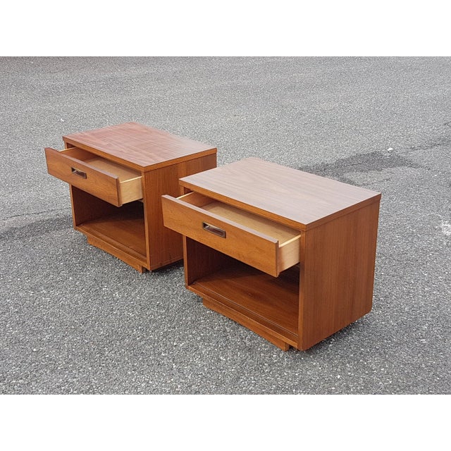 Mid 20th Century Vintage Nightstands - Pair For Sale In Washington DC - Image 6 of 8