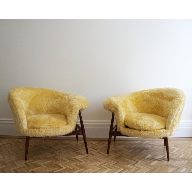 1960s Pair of Vintage Unmarked Hans Olsen Style Fried Egg Chairs, 1960's For Sale - Image 5 of 7