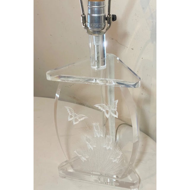 Vintage Mid Century Modern Carved Clear Lucite Electric Table Lamp Butterfly For Sale - Image 11 of 12