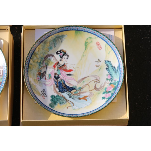Vintage Set of 12 Jingdezhen Porcelain Decorative Plates With Geisha Motifs, Chinese Export Collector Wall Art For Sale - Image 11 of 18
