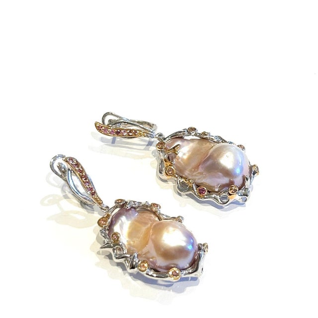 Bochic “Orient” Vintage Multi Sapphire & White Baroque Pearl Earrings Set In 18k For Sale In New York - Image 6 of 8